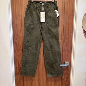 Stylish Olive Green Women's Cropped Pants